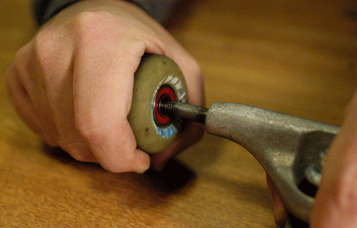 Removing a skateboard wheel